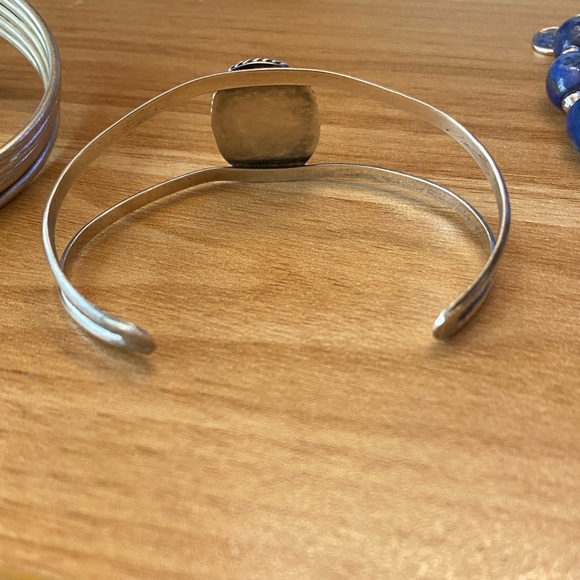 Three fun silver cuff bracelets – lapis, scrolls & white agate - Picture 11 of 14